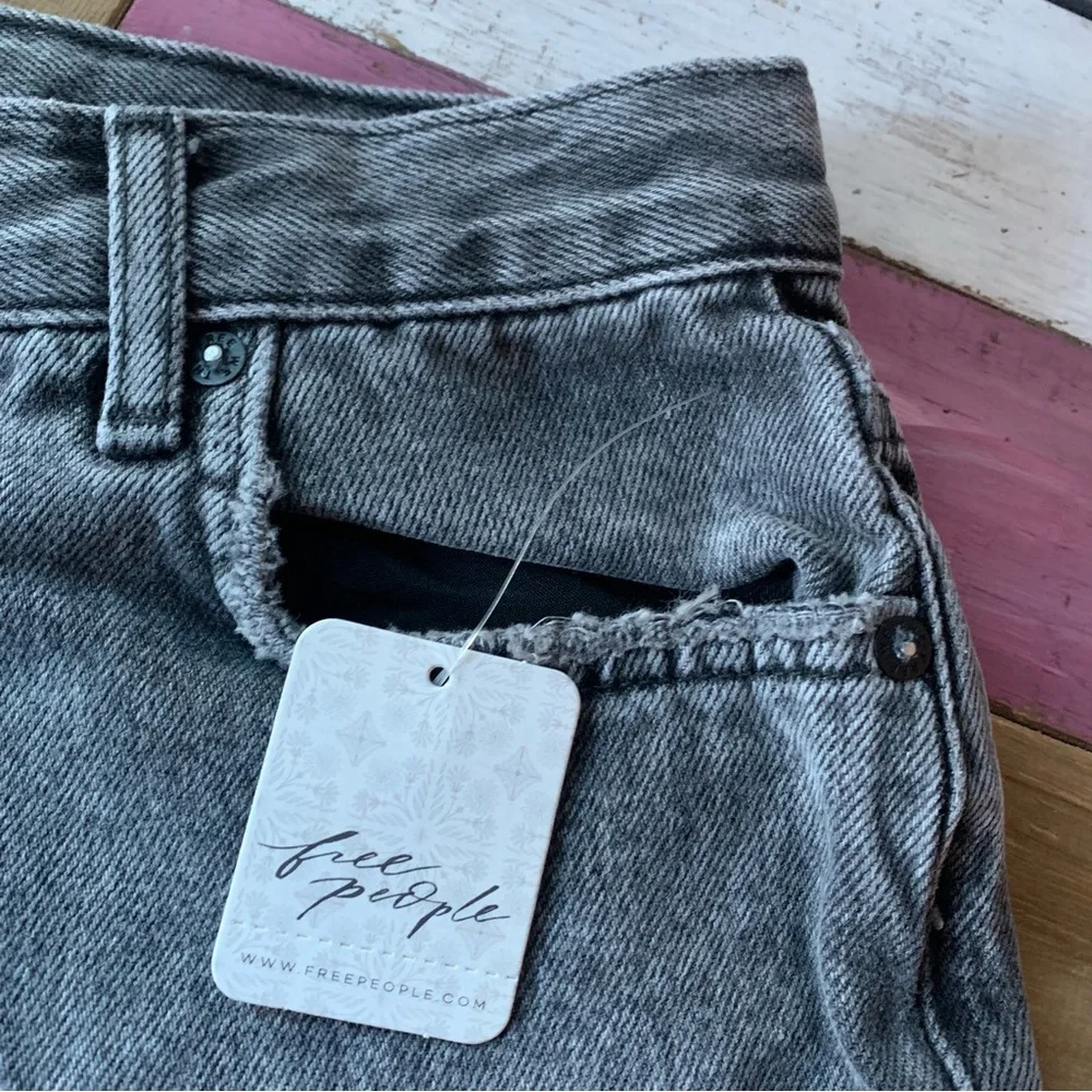 NWT Free People Maggie Mid-Rise Straight Jeans Distressed Denim Bottlerocket - Picture 8 of 13